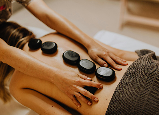 Massage mit Wärme gegen Herbstblues Massage mit Wärme gegen Herbstblues